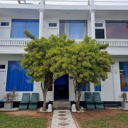 White Surfing Beach Resort Unawatuna Dış mekan fotoğraf