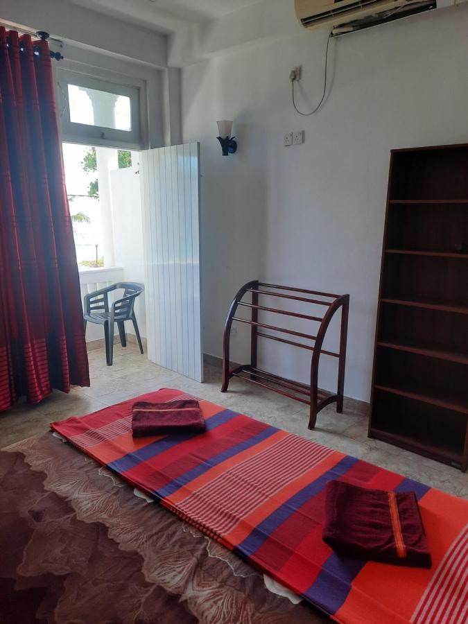 White Surfing Beach Resort Unawatuna Dış mekan fotoğraf