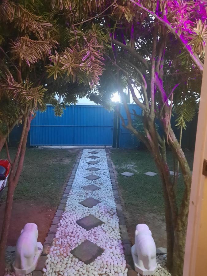 White Surfing Beach Resort Unawatuna Dış mekan fotoğraf