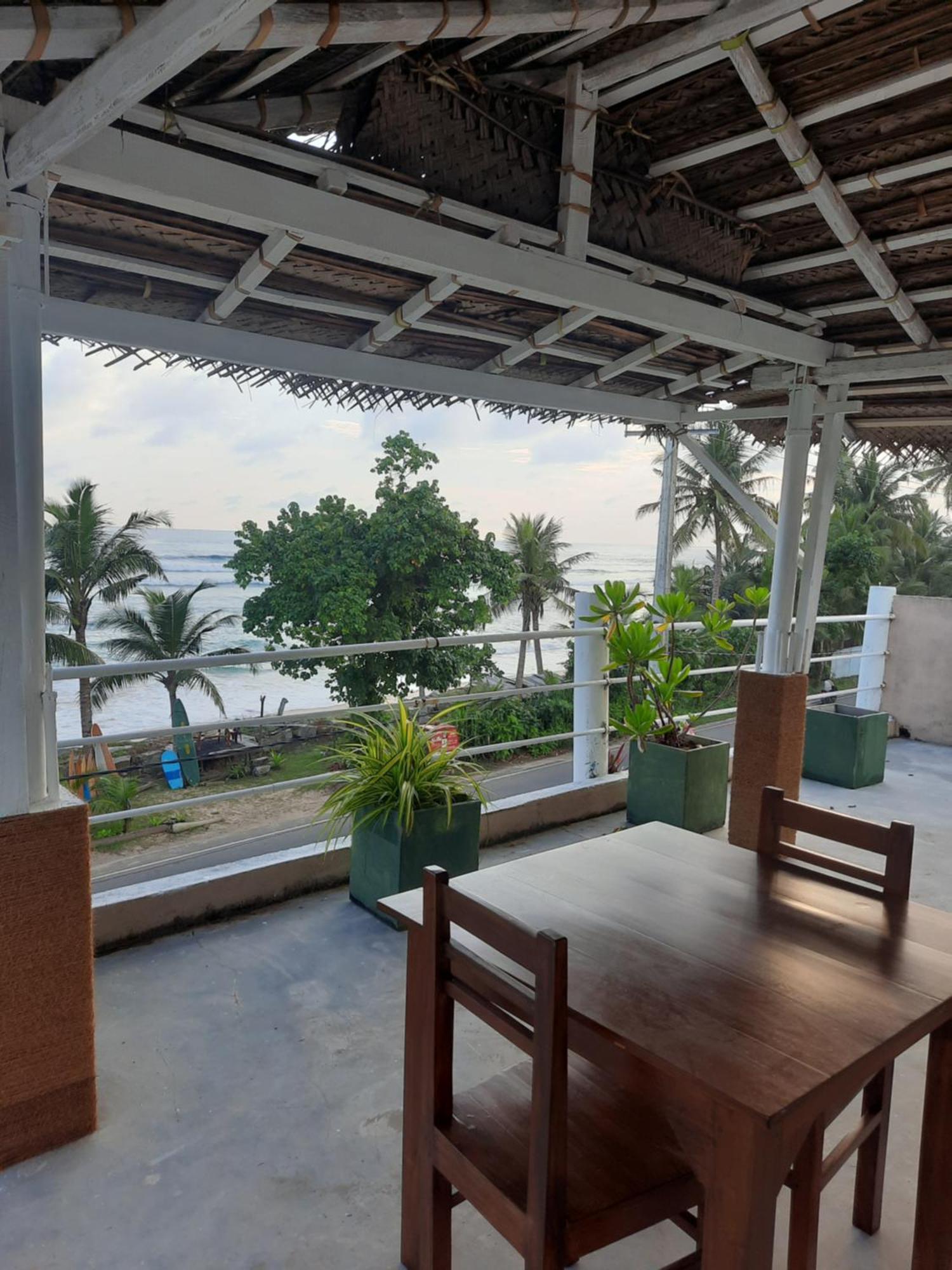 White Surfing Beach Resort Unawatuna Dış mekan fotoğraf