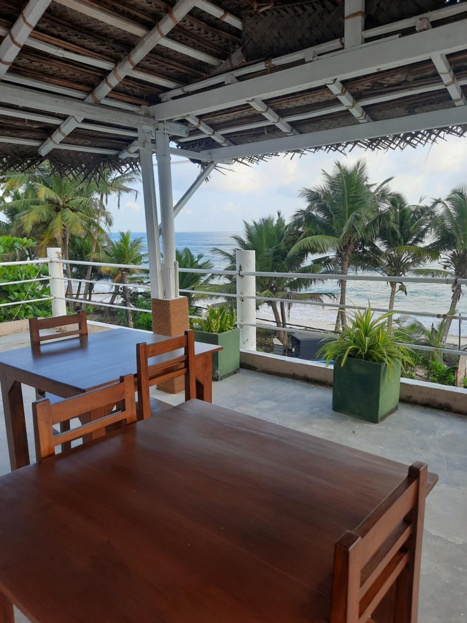 White Surfing Beach Resort Unawatuna Dış mekan fotoğraf