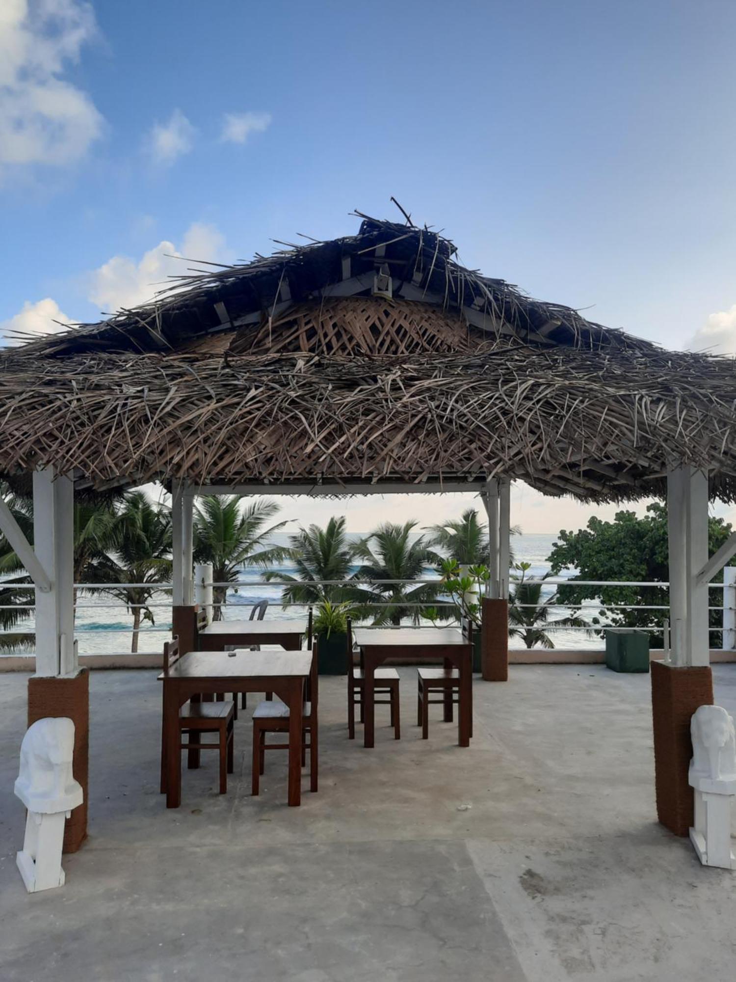 White Surfing Beach Resort Unawatuna Dış mekan fotoğraf