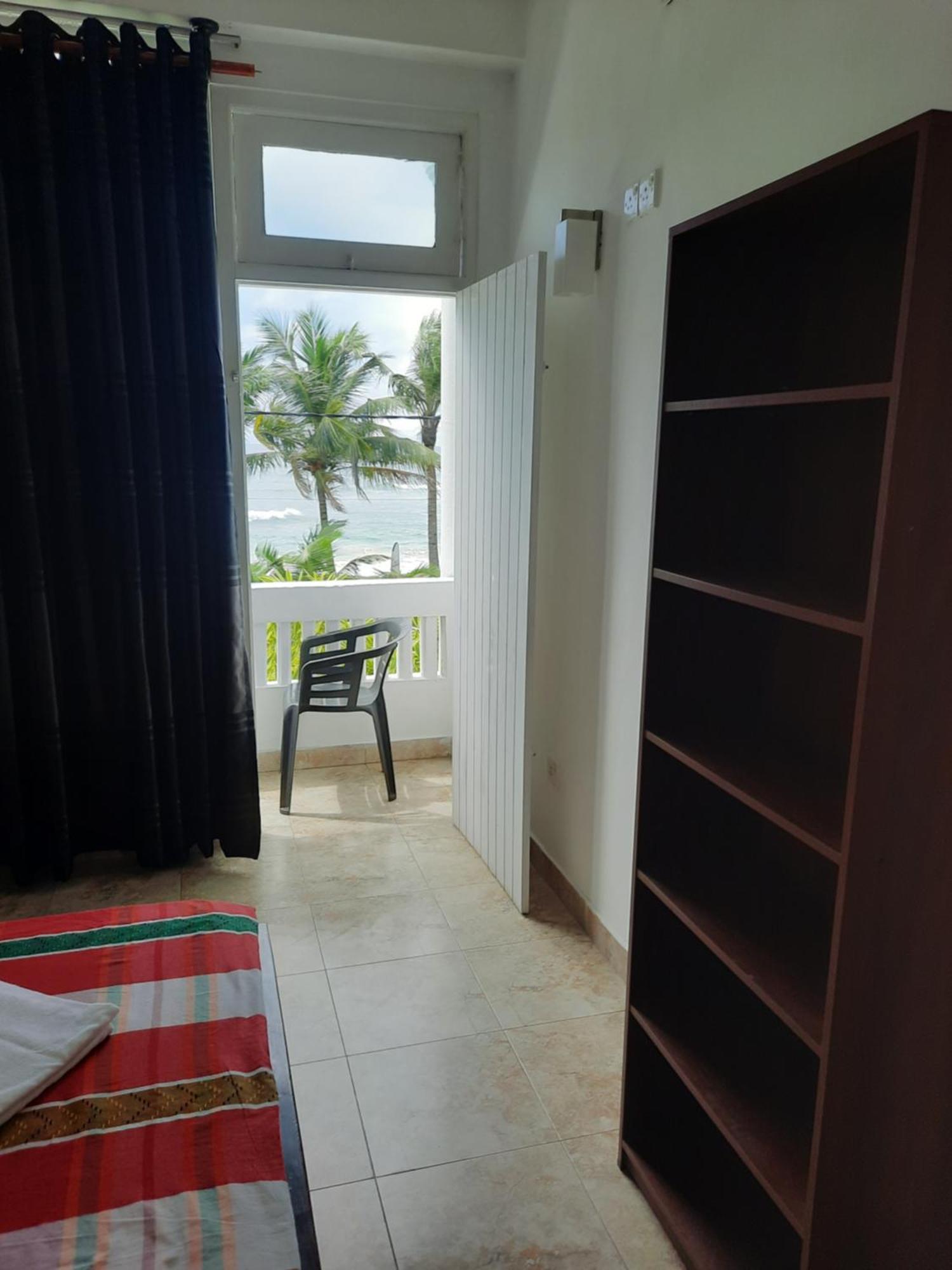 White Surfing Beach Resort Unawatuna Dış mekan fotoğraf