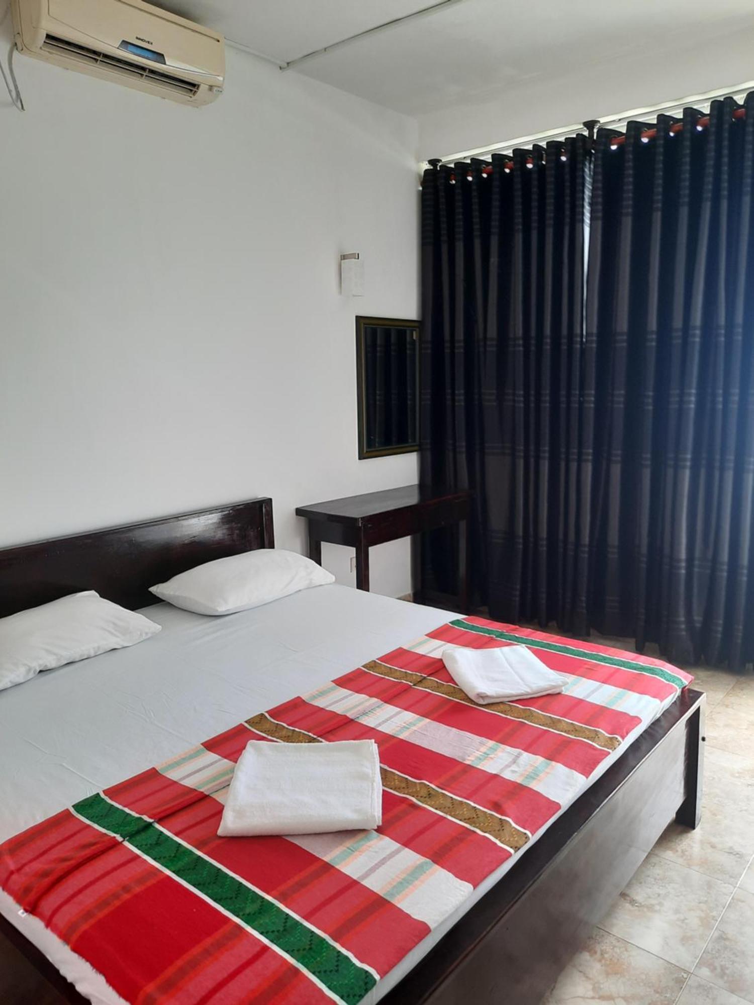 White Surfing Beach Resort Unawatuna Dış mekan fotoğraf