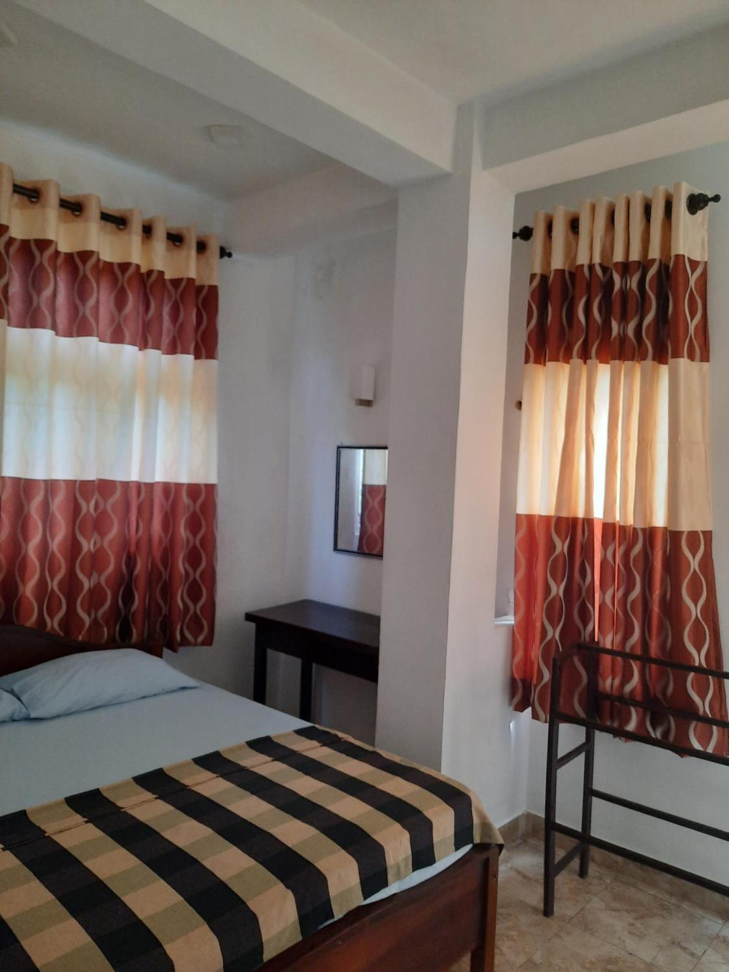 White Surfing Beach Resort Unawatuna Dış mekan fotoğraf