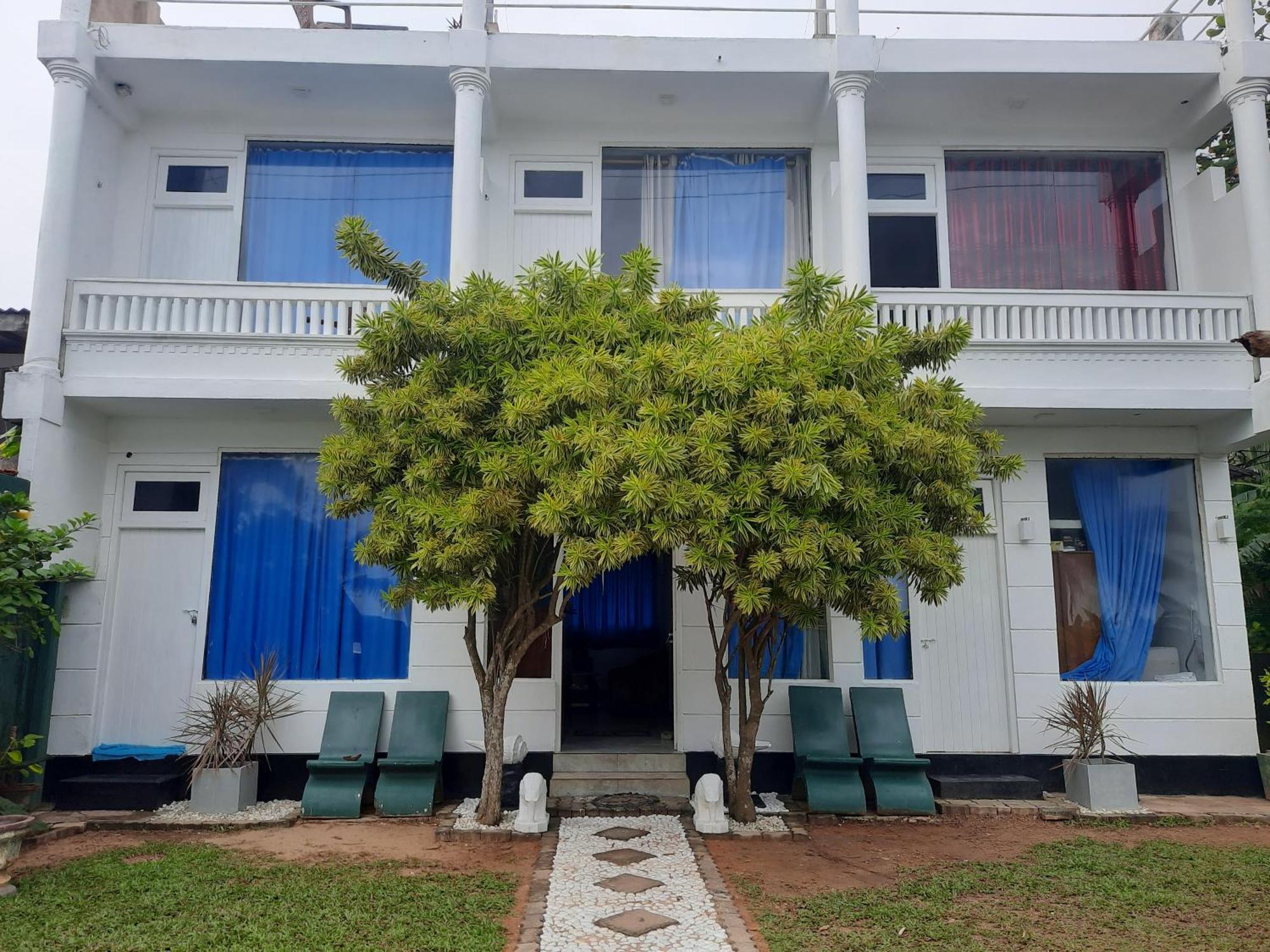 White Surfing Beach Resort Unawatuna Dış mekan fotoğraf