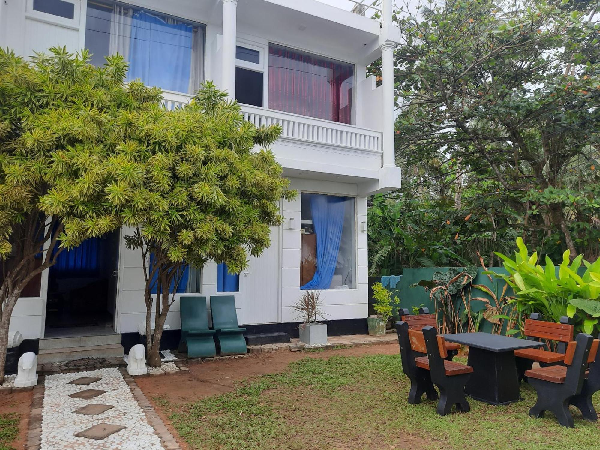 White Surfing Beach Resort Unawatuna Dış mekan fotoğraf