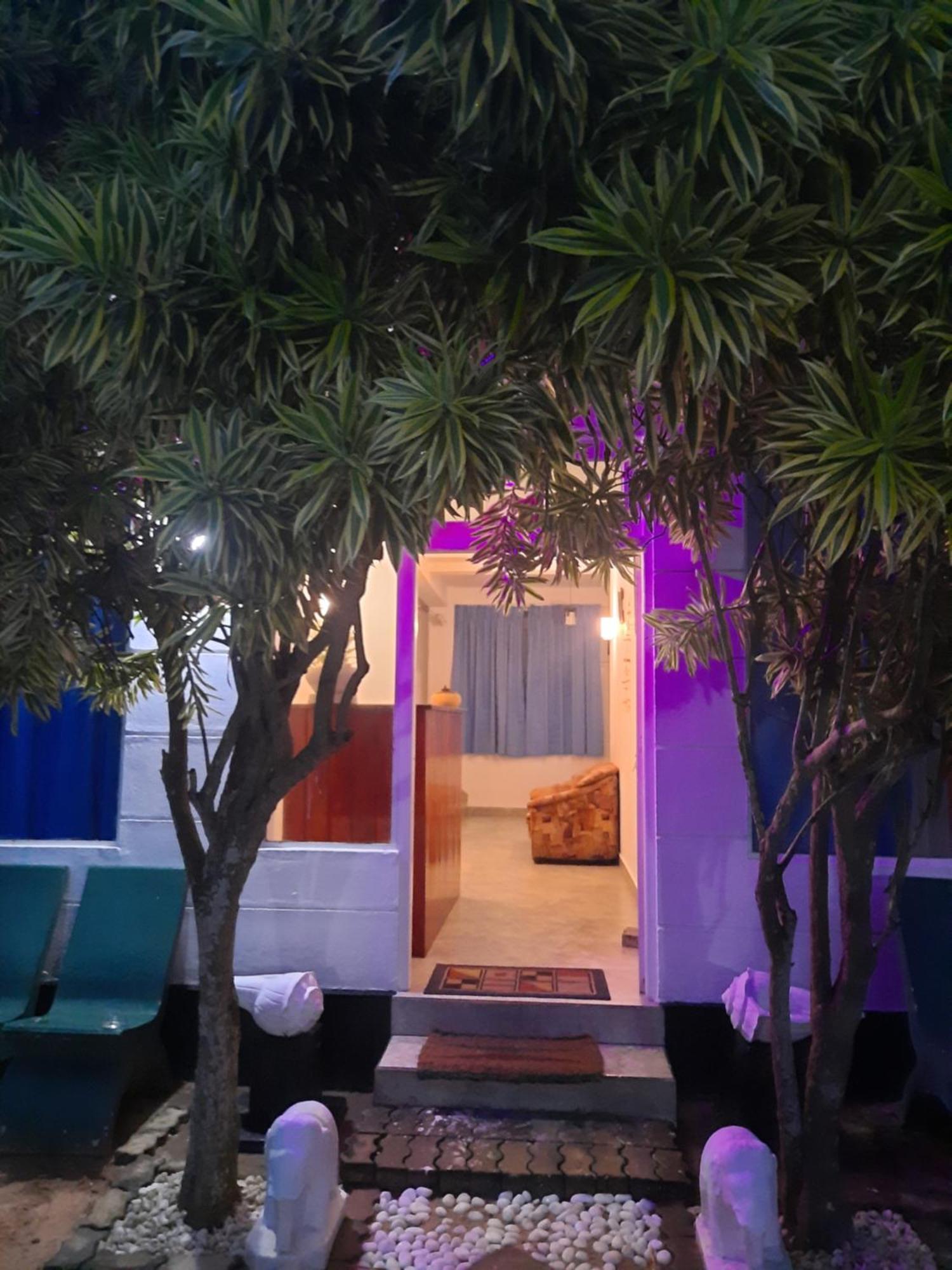 White Surfing Beach Resort Unawatuna Dış mekan fotoğraf