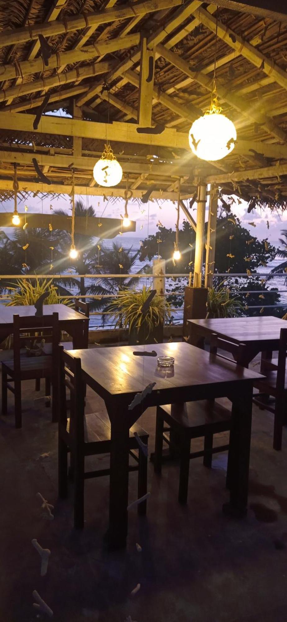 White Surfing Beach Resort Unawatuna Dış mekan fotoğraf