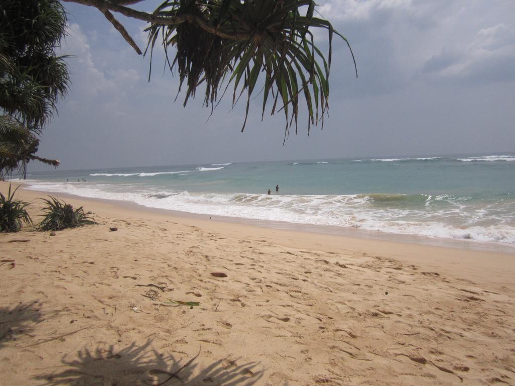White Surfing Beach Resort Unawatuna Dış mekan fotoğraf