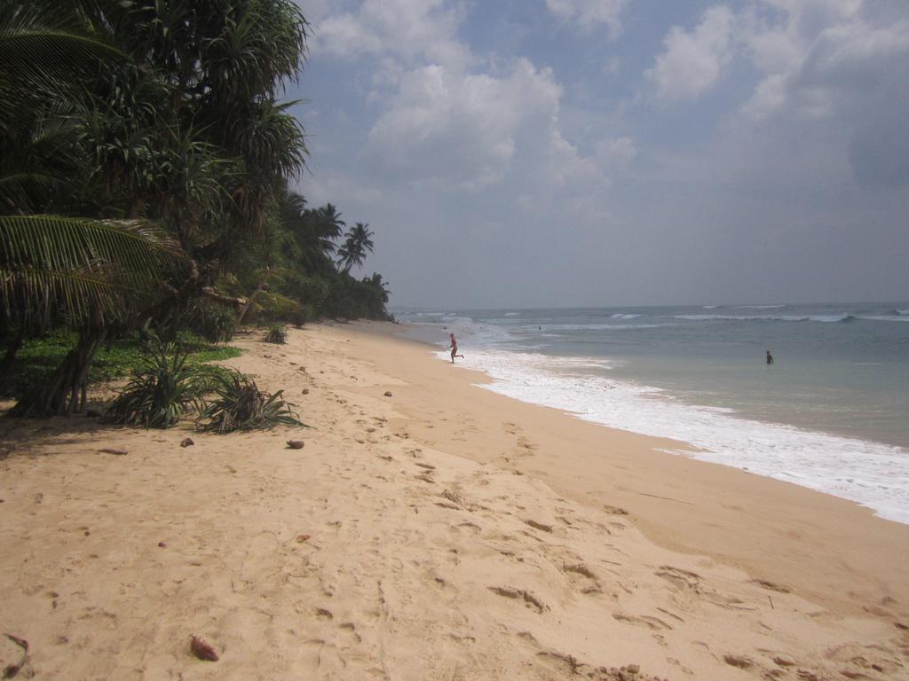 White Surfing Beach Resort Unawatuna Dış mekan fotoğraf