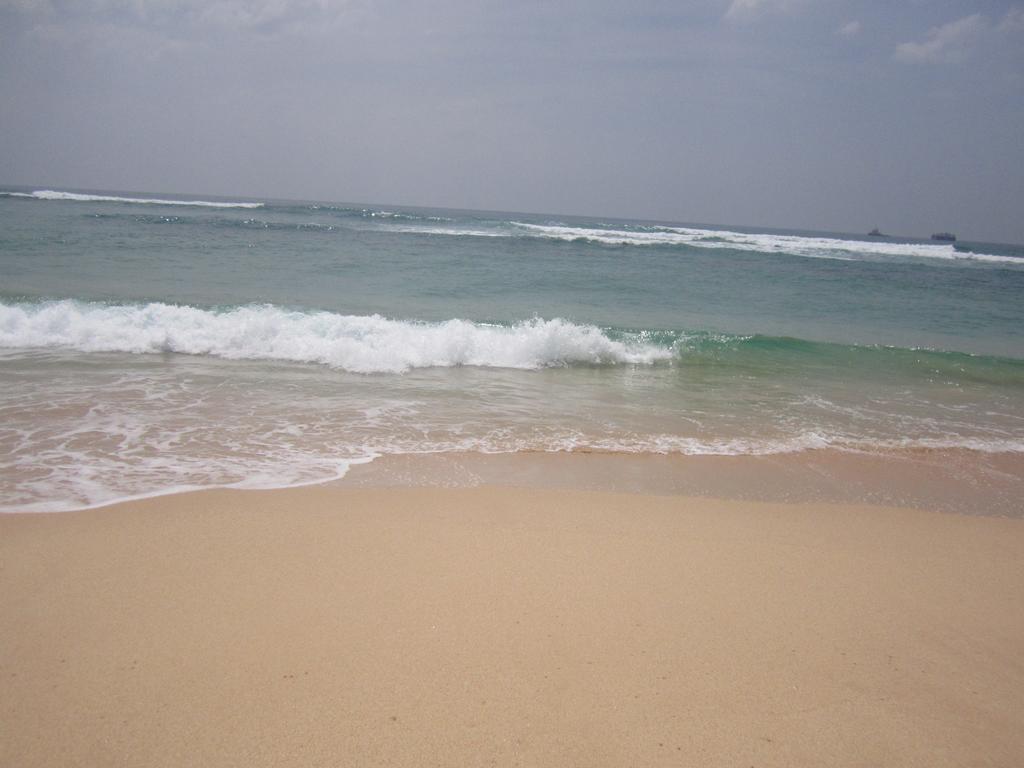 White Surfing Beach Resort Unawatuna Dış mekan fotoğraf